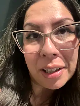 Snapshot of ThatGirlVia chatting on November 2, 2025, 9:03 am ThatGirlVia online show from November 2, 2025, 9:03 am