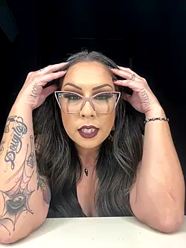 Snapshot of ThatGirlVia chatting on October 26, 2025, 8:26 am ThatGirlVia online show from October 26, 2025, 8:26 am