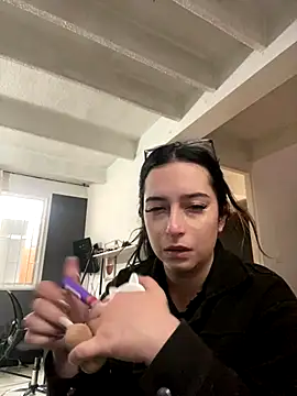 Kloe Novoa online show from December 15, 2025, 12:44 pm