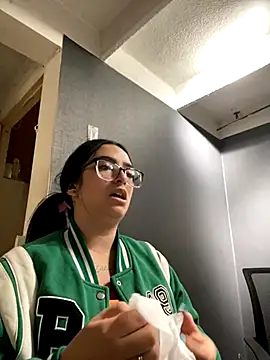 Kloe Novoa online show from November 17, 2025, 12:53 pm