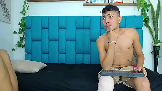 Hot Boys Latinos X online show from January 5, 2026, 10:02 pm