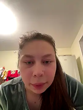 Snapshot of MysticCharm chatting on November 18, 2025, 9:40 pm MysticCharm online show from November 18, 2025, 9:40 pm