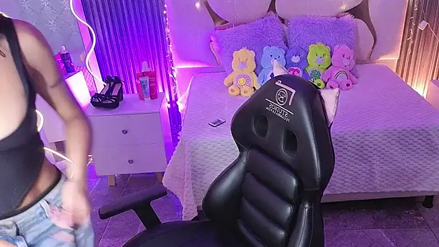 MAIILY TAY online show from January 7, 2026, 11:48 am