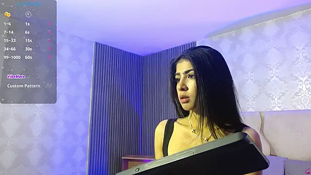 MAIILY TAY online show from November 7, 2025, 12:31 pm