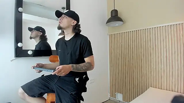 Snapshot of STEINER_01 chatting on October 29, 2025, 4:00 am STEINER 01 online show from October 29, 2025, 4:00 am