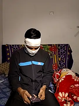 Heena-143 online show from November 17, 2025, 5:28 pm