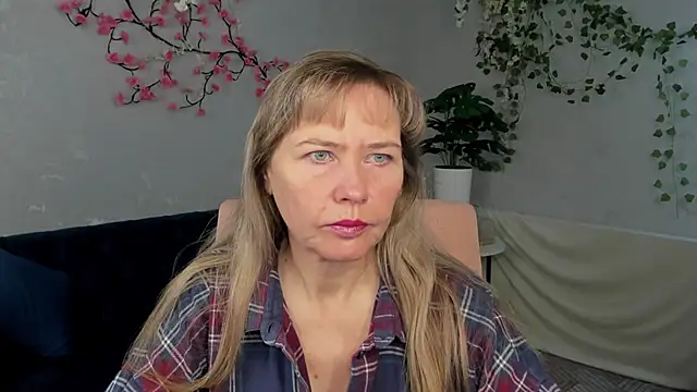 Carla Vogue online show from November 19, 2025, 2:44 am