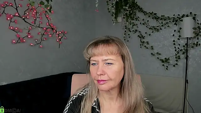 Carla Vogue online show from December 1, 2025, 10:49 am