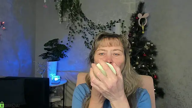 Carla Vogue online show from December 14, 2025, 2:51 am