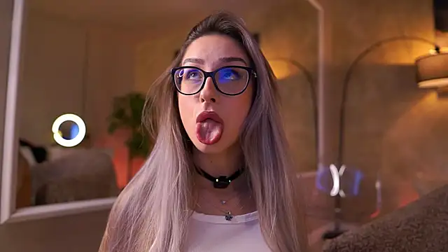 MaddieBryggs online show from April 15, 2026, 6:34 pm