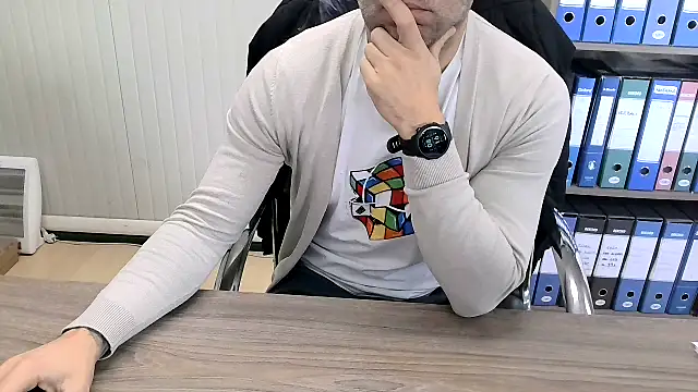 Snapshot of Evasionee chatting on February 9, 2026, 7:17 am Evasionee online show from February 9, 2026, 7:17 am