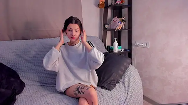 Snapshot of DonnaHicks chatting on November 9, 2025, 1:26 pm DonnaHicks online show from November 9, 2025, 1:26 pm