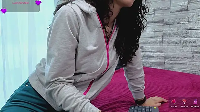 eva delight  online show from May 26, 2026, 12:03 pm