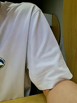 yuta 00 online show from May 4, 2026, 4:32 pm