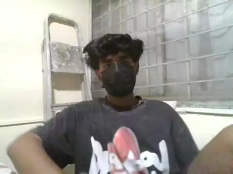 Snapshot of kriZ08 chatting on April 28, 2026, 2:43 pm kriZ08 online show from April 28, 2026, 2:43 pm