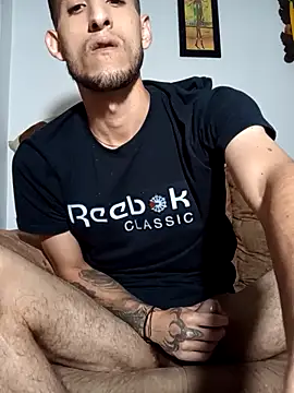 Snapshot of Clouer_glow16 chatting on February 18, 2026, 4:32 am Clouer glow16 online show from February 18, 2026, 4:32 am