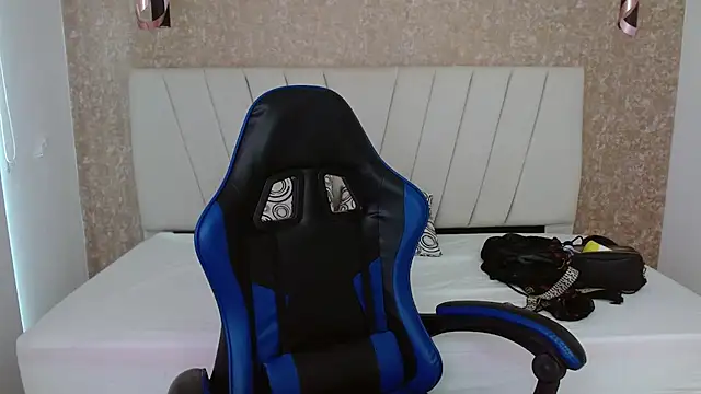 AliceSmity  online show from February 3, 2026, 12:21 pm