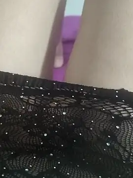 Snapshot of Onlylara chatting on October 24, 2025, 6:29 pm Onlylara online show from October 24, 2025, 6:29 pm