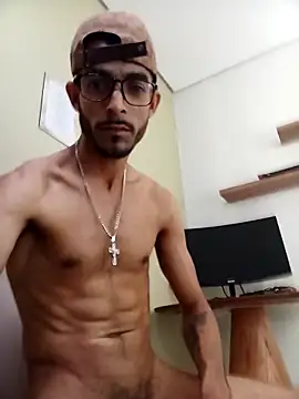 LeandroLima23Cm online show from November 3, 2025, 5:38 pm