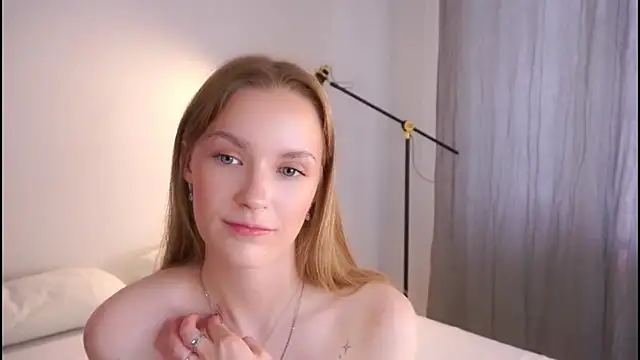 Snapshot of Helenspenss_ chatting on October 28, 2025, 9:19 am Helenspenss  online show from October 28, 2025, 9:19 am