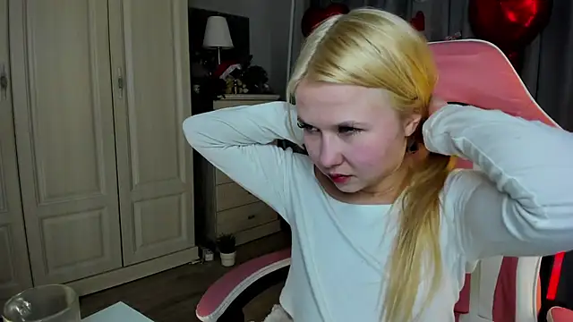 Snapshot of VivieSunn chatting on February 14, 2026, 4:45 am VivieSunn online show from February 14, 2026, 4:45 am