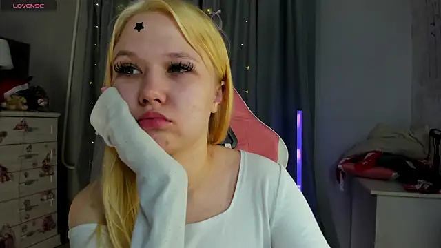 Snapshot of VivieSunn chatting on February 8, 2026, 3:15 am VivieSunn online show from February 8, 2026, 3:15 am