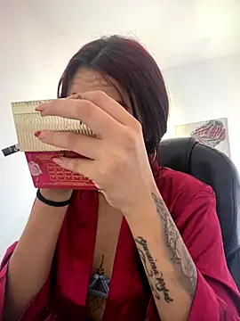 StephanyRouss online show from December 4, 2025, 11:15 pm