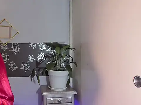 Snapshot of SamaradelaRoux chatting on October 27, 2025, 2:56 am SamaradelaRoux online show from October 27, 2025, 2:56 am