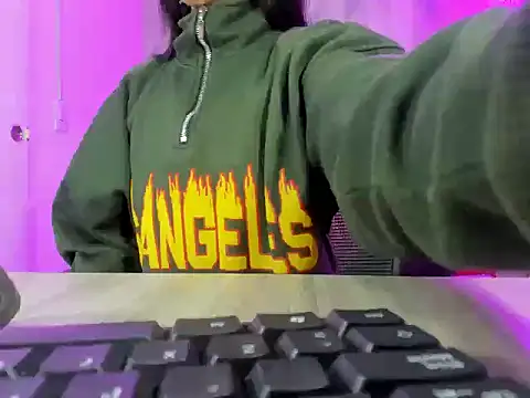 Snapshot of SamaradelaRoux chatting on November 22, 2025, 5:06 am SamaradelaRoux online show from November 22, 2025, 5:06 am