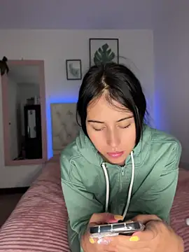 BIJOU SECRET online show from April 18, 2026, 4:04 am