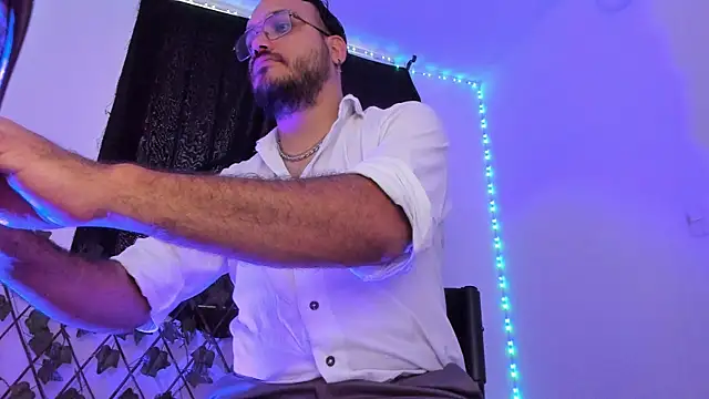 Snapshot of MarkWolfe1 chatting on October 30, 2025, 8:39 pm MarkWolfe1 online show from October 30, 2025, 8:39 pm