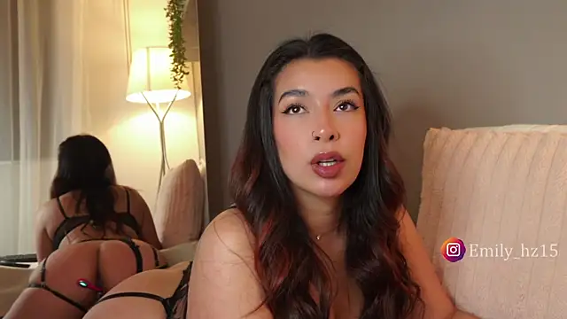 Snapshot of Missemily_11 chatting on April 28, 2026, 9:46 am Missemily 11 online show from April 28, 2026, 9:46 am