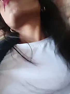 YeseniaRodriguez3 online show from March 20, 2026, 1:01 pm