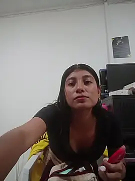 YeseniaRodriguez3 online show from November 11, 2025, 9:53 pm