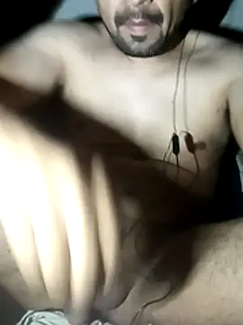 Snapshot of Leocuma82 chatting on January 18, 2026, 3:43 am Leocuma82 online show from January 18, 2026, 3:43 am