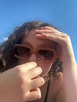 sugasunny04 online show from February 12, 2026, 8:52 pm