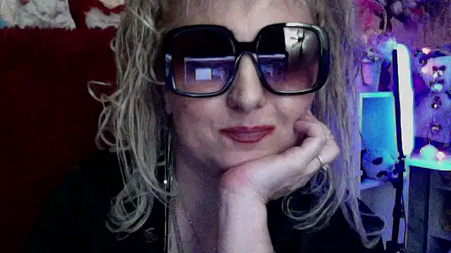 Snapshot of xHot_Amazonq chatting on April 27, 2026, 9:46 pm xHot Amazonq online show from April 27, 2026, 9:46 pm