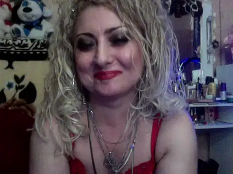 xHot Amazonq online show from November 17, 2025, 6:45 pm