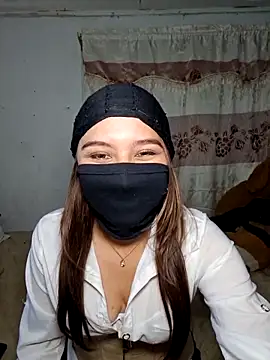 Snapshot of AmirahZahra_ chatting on November 1, 2025, 12:28 am AmirahZahra online show from November 1, 2025, 12:28 am