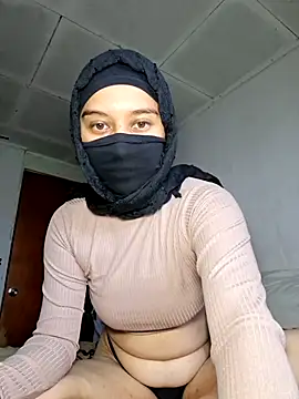 Snapshot of AmirahZahra_ chatting on October 28, 2025, 2:27 pm AmirahZahra online show from October 28, 2025, 2:27 pm