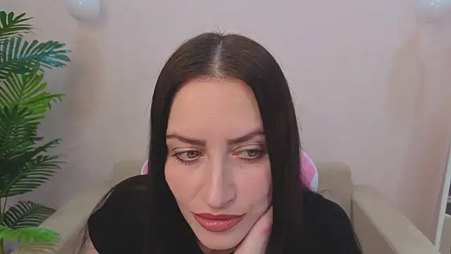 Snapshot of Michellee_Adamss chatting on October 26, 2025, 6:19 pm Michellee Adamss online show from October 26, 2025, 6:19 pm