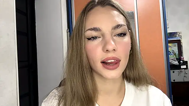 IlanaLafferty online show from November 14, 2025, 7:06 pm