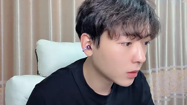 xiaoxiao1025 online show from October 27, 2025, 12:17 pm