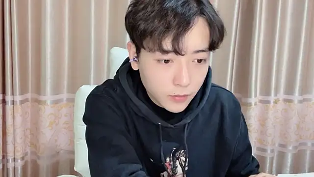 xiaoxiao1025 online show from November 6, 2025, 11:58 am