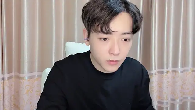 xiaoxiao1025 online show from November 3, 2025, 1:04 pm