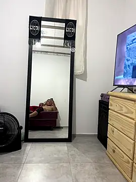 alexmendoza22 online show from December 5, 2025, 9:34 pm