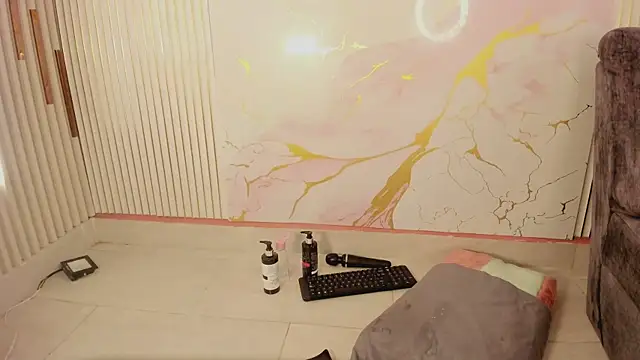 NhoanBrunette online show from April 15, 2026, 7:58 pm