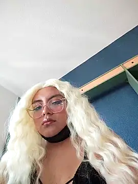 Snapshot of Kittyblood08 chatting on October 25, 2025, 9:37 pm Kittyblood08 online show from October 25, 2025, 9:37 pm