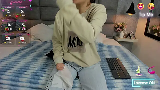 Luna Bella3 online show from December 23, 2025, 10:58 am