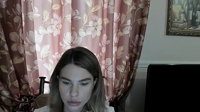 LinaBey online show from March 3, 2026, 10:11 am